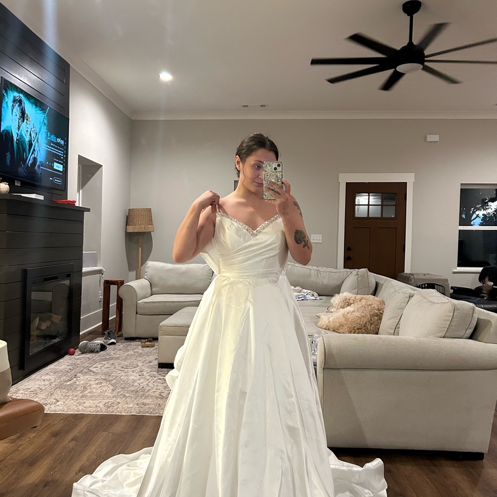 Elegant White Wedding Dress